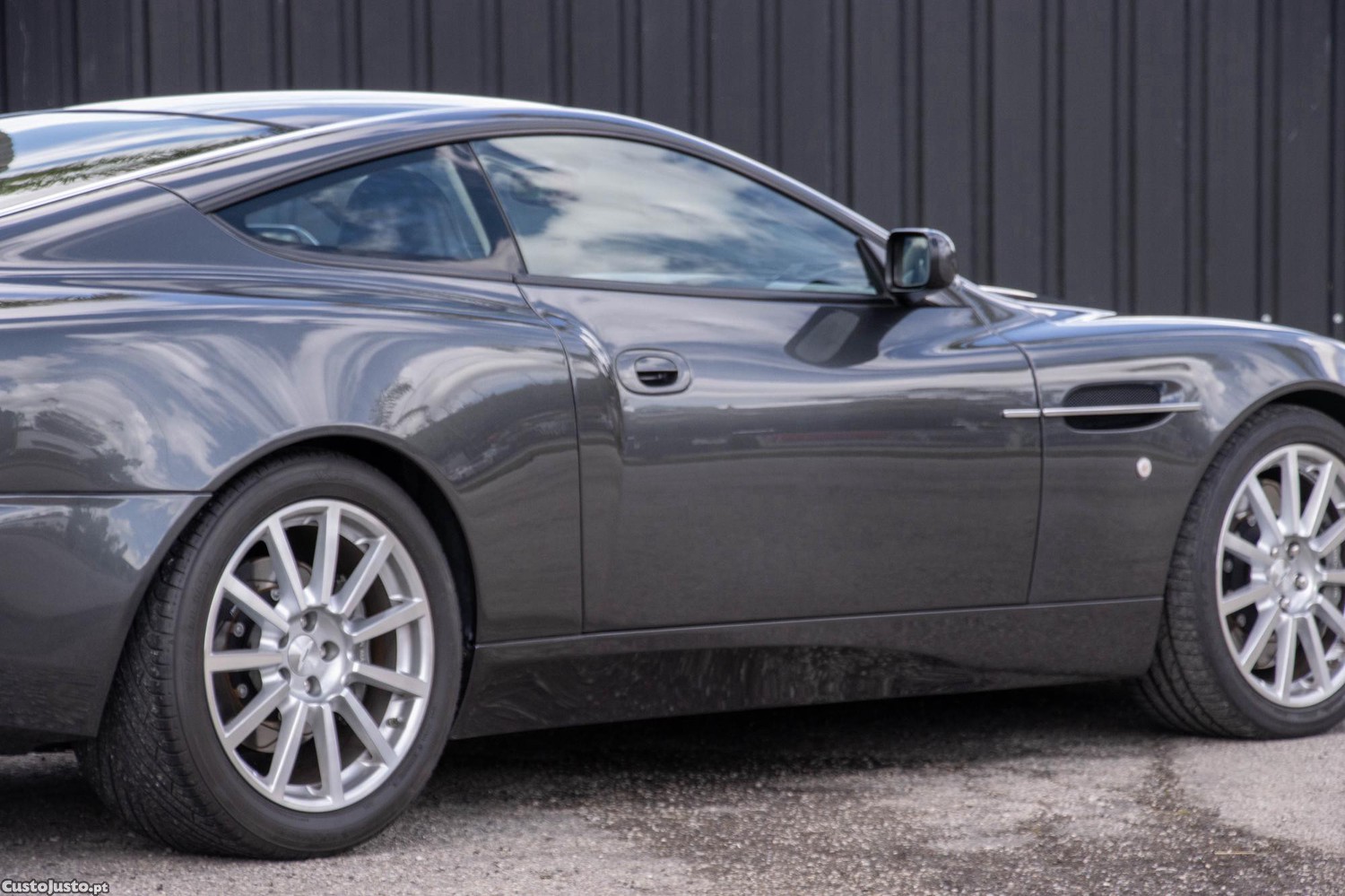 Aston Martin V12 Vanquish S — fotografia 13