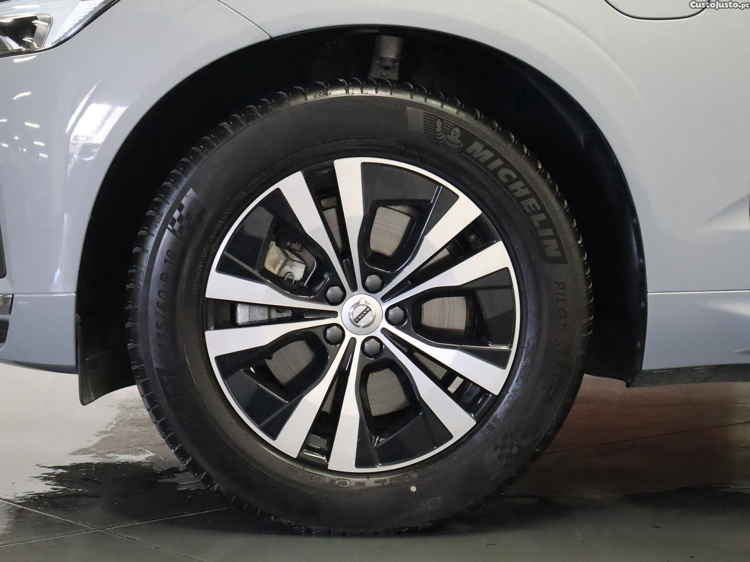 Volvo XC 60 2.0 T6 PHEV Core AWD — fotografia 18