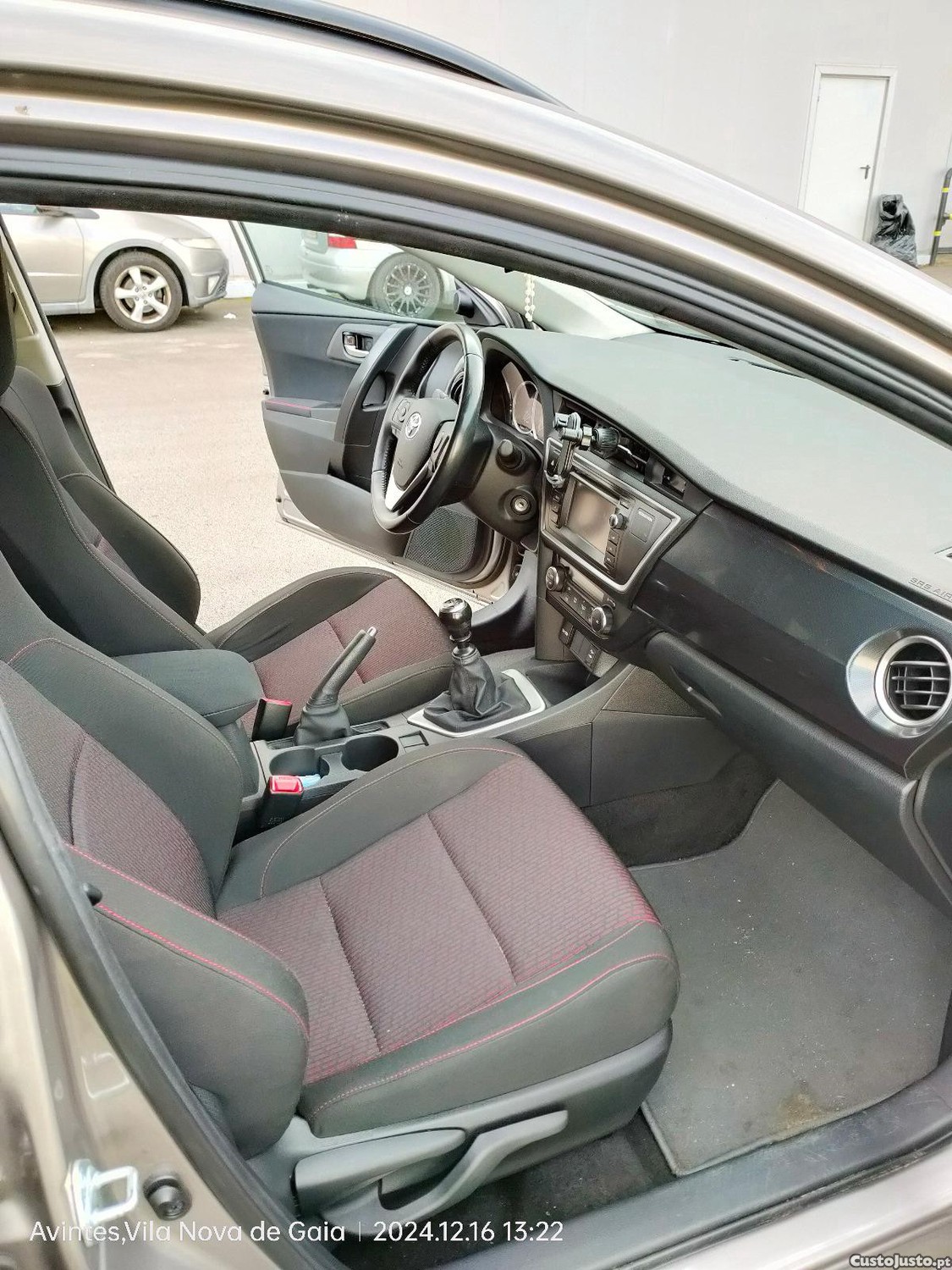 Toyota Auris 1.4 D-4D — fotografia 5