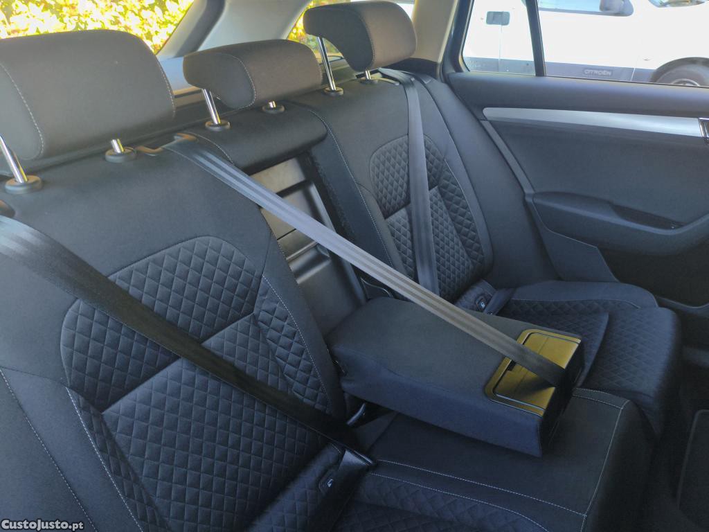 Skoda Superb Break 2.0 TDI Ambition DSG 150cv — fotografia 16
