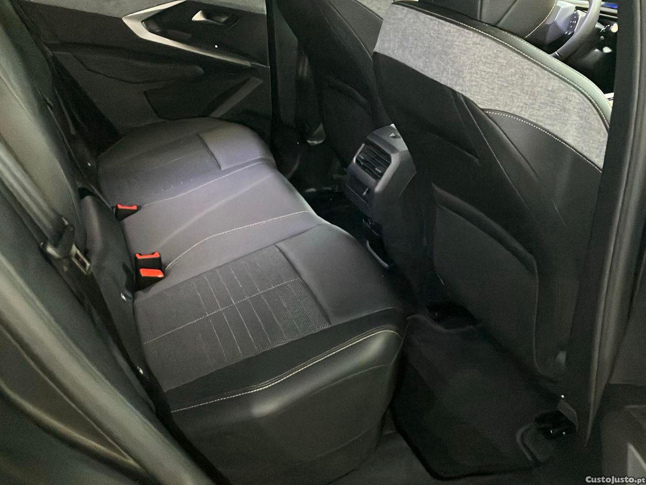 Peugeot 3008 1.2 Hybrid Allure e-DCS6 — fotografia 10