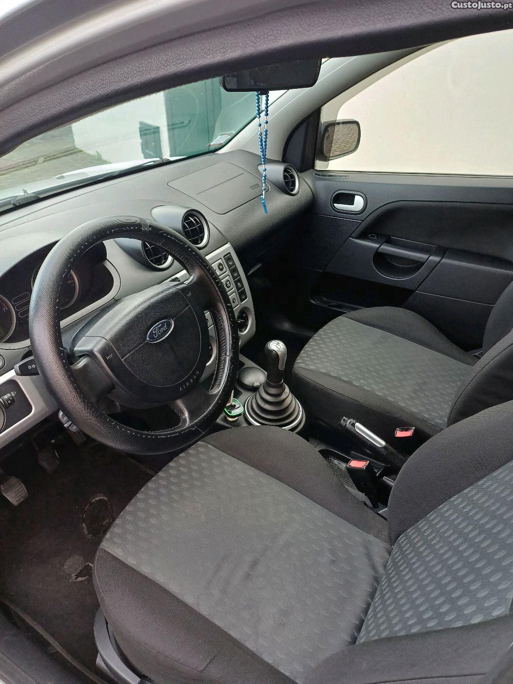 Ford Fiesta latdyb — fotografia 3