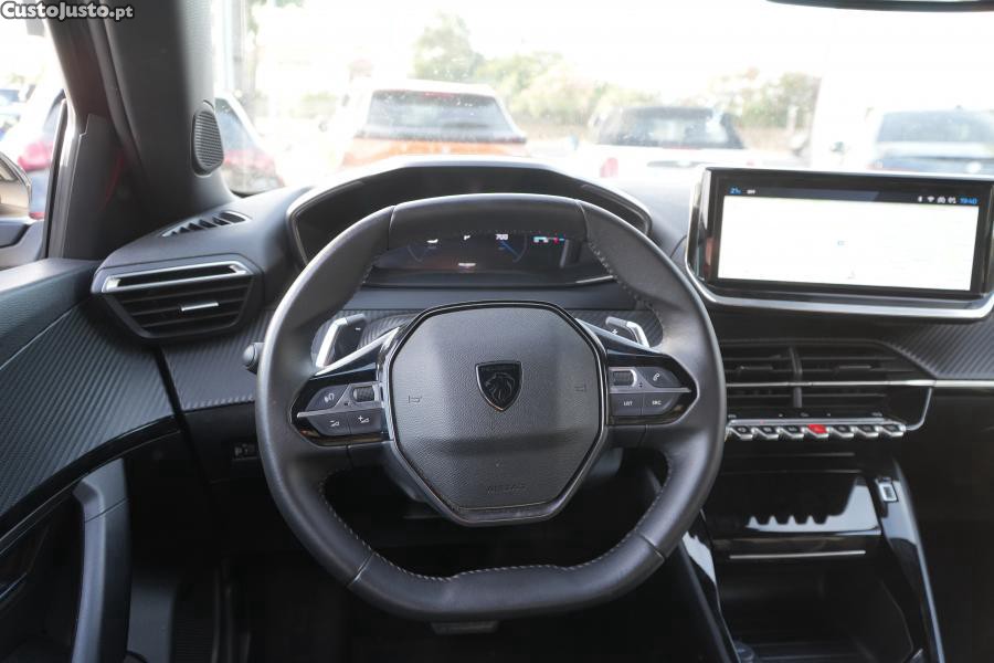 Peugeot 2008 PureTech 130 EAT8 Al — fotografia 8