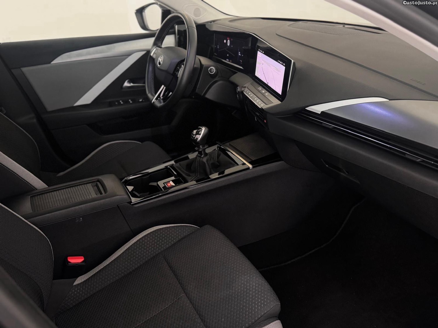 Opel Astra 1.2 T Edition — fotografia 7