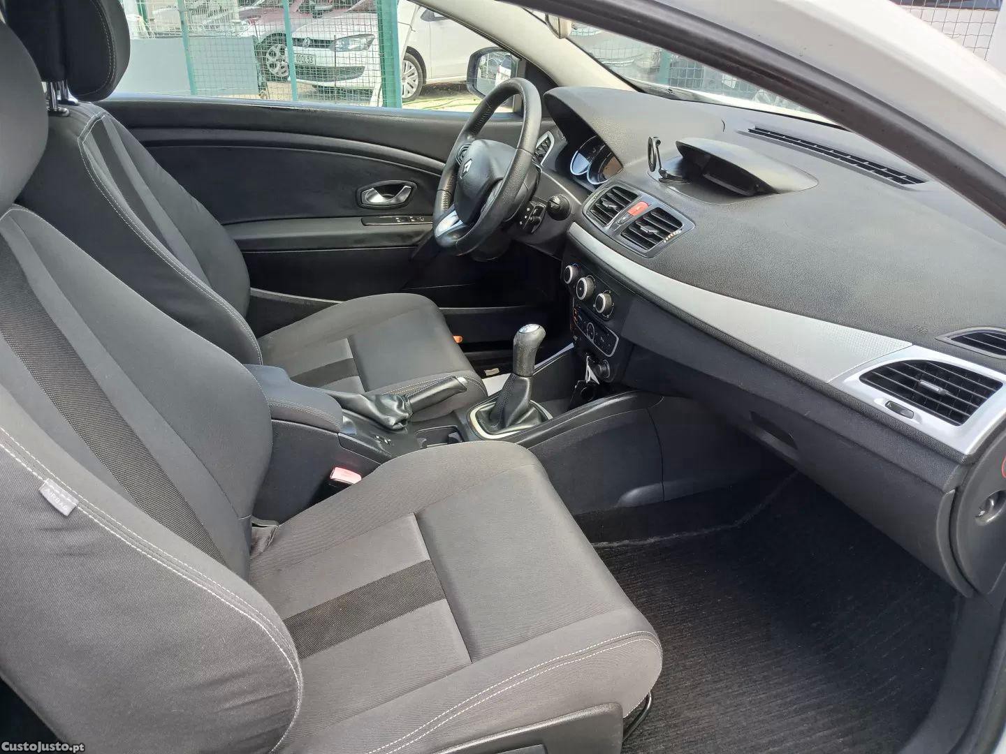 Renault Mégane 1.5 dci dynamique — fotografia 3