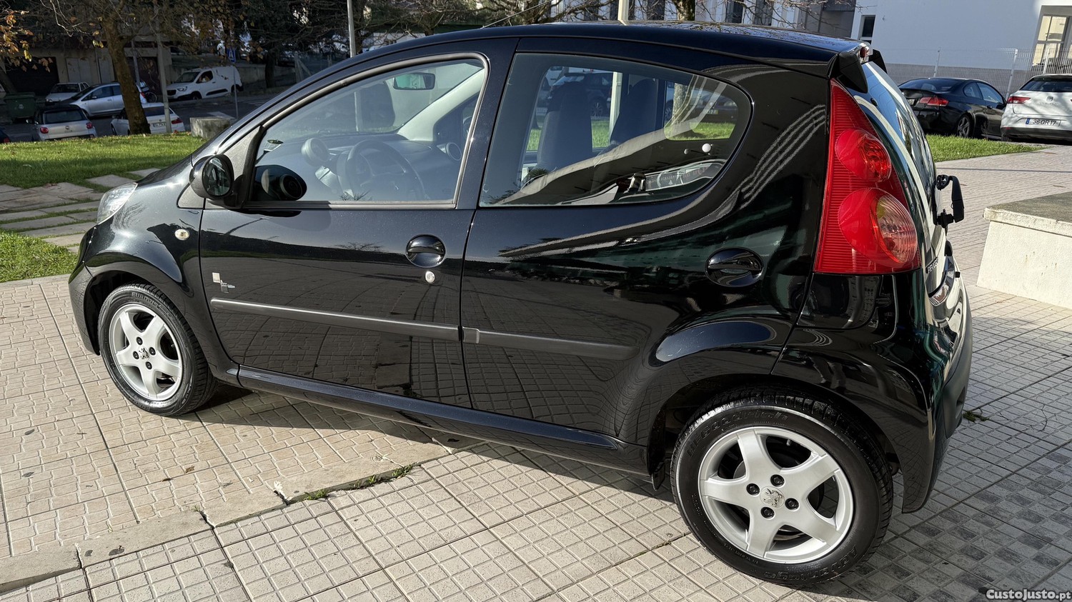 Peugeot 107 Black & Silver — photo 2