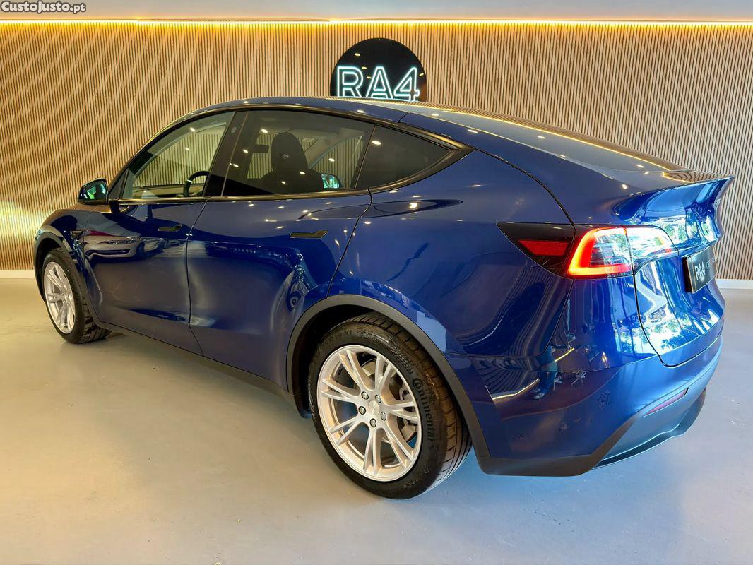 Tesla Model Y Tração Traseira — fotografia 13