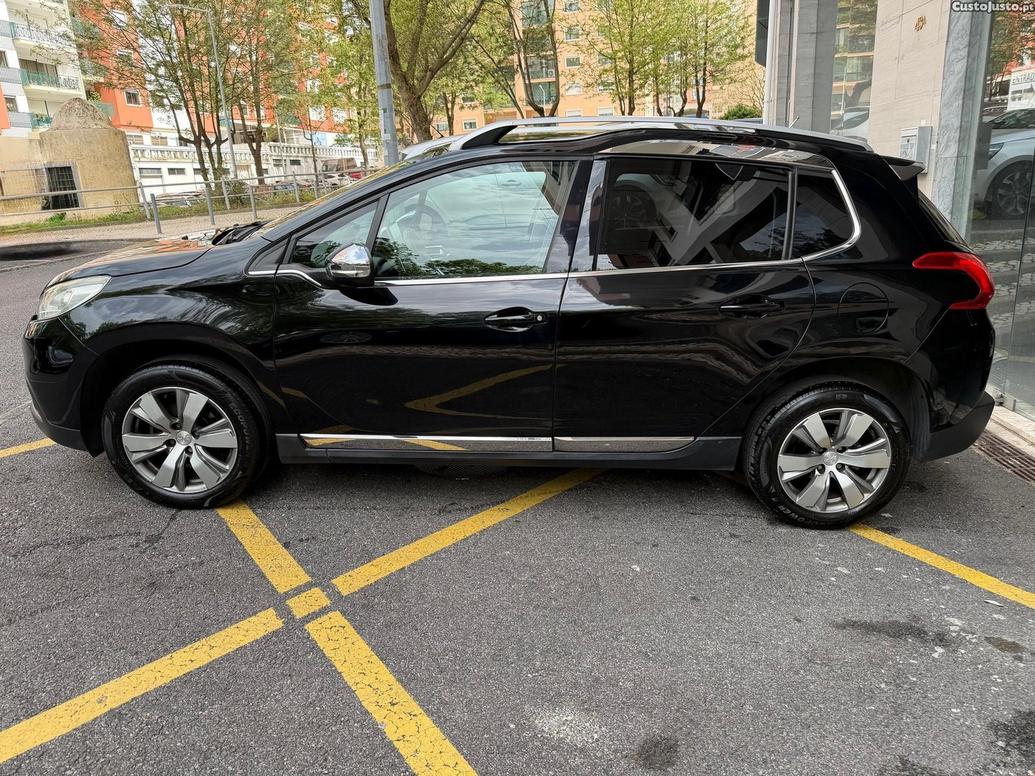 Peugeot 2008 1.6 e-HDi Allure 2-Tronic — fotografia 11