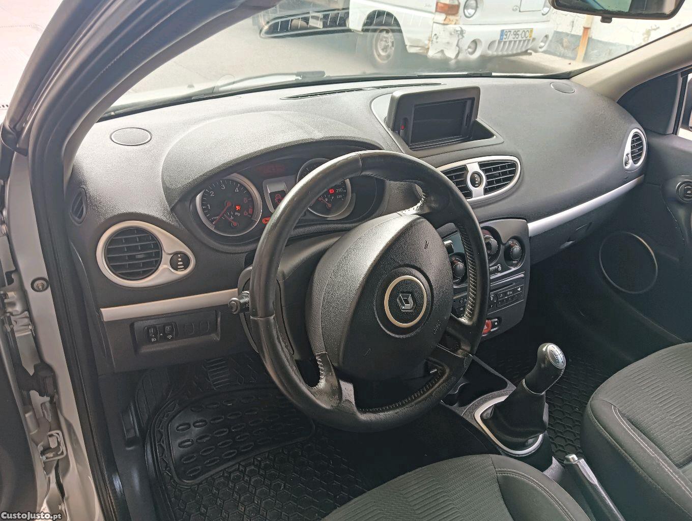 Renault Clio 1.5 dci — fotografia 3