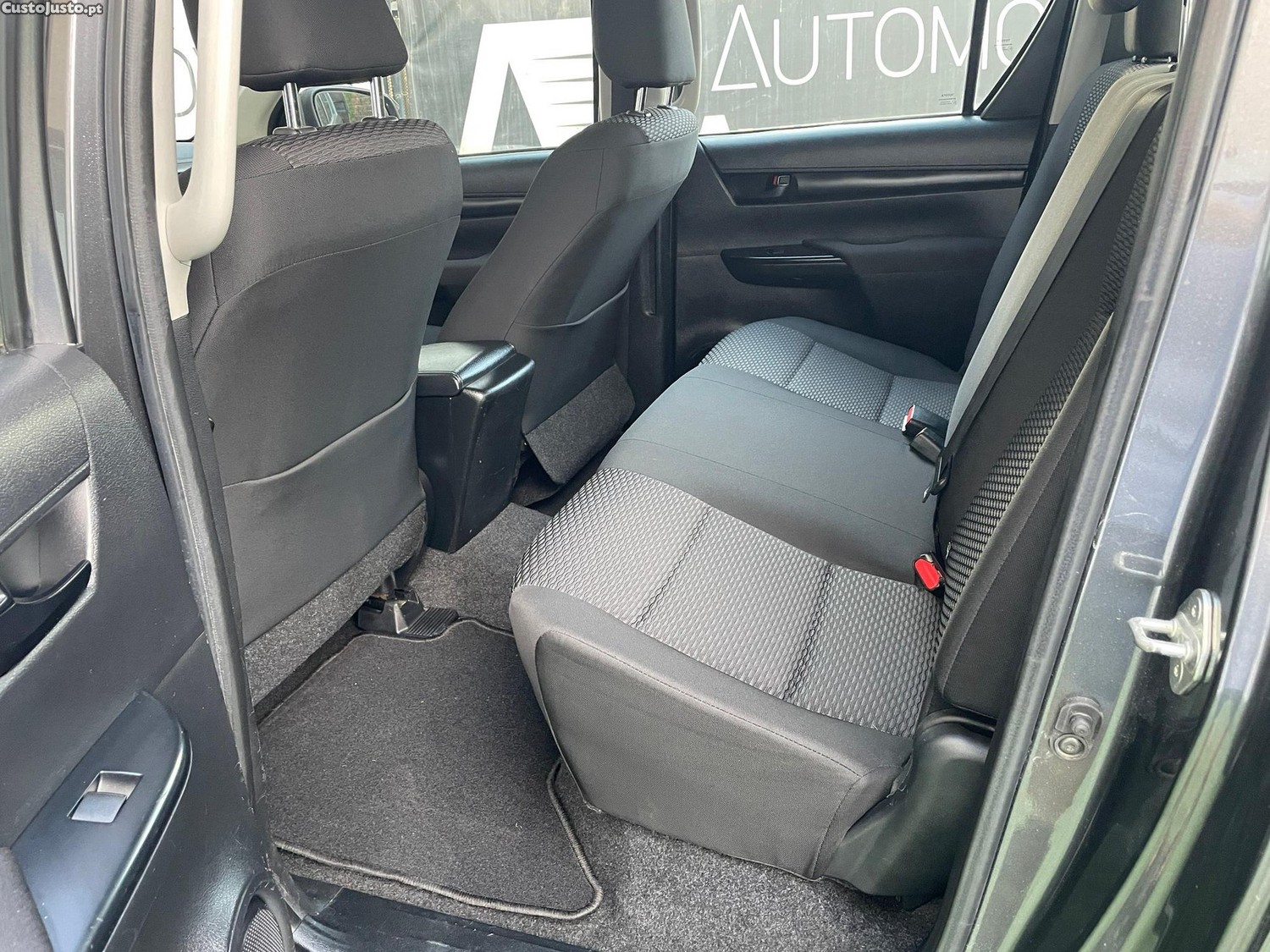 Toyota Hilux 2.4 D-4D 4WD CD CM — fotografia 12
