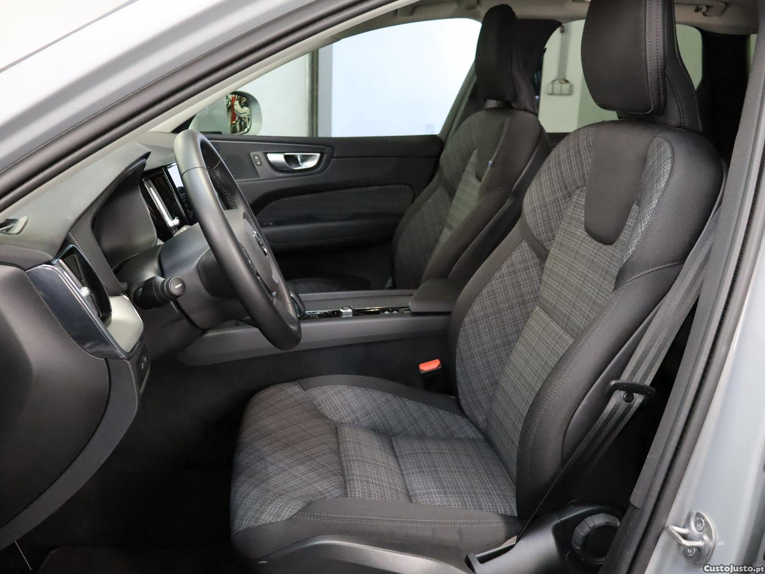 Volvo XC 60 2.0 T6 PHEV Core AWD — fotografia 16