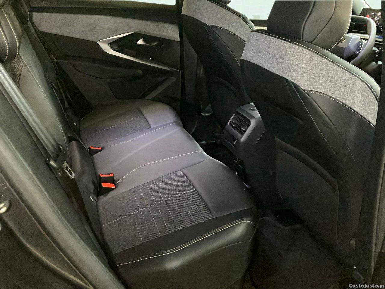 Peugeot 3008 1.2 Hybrid Allure e-DCS6 — fotografia 9