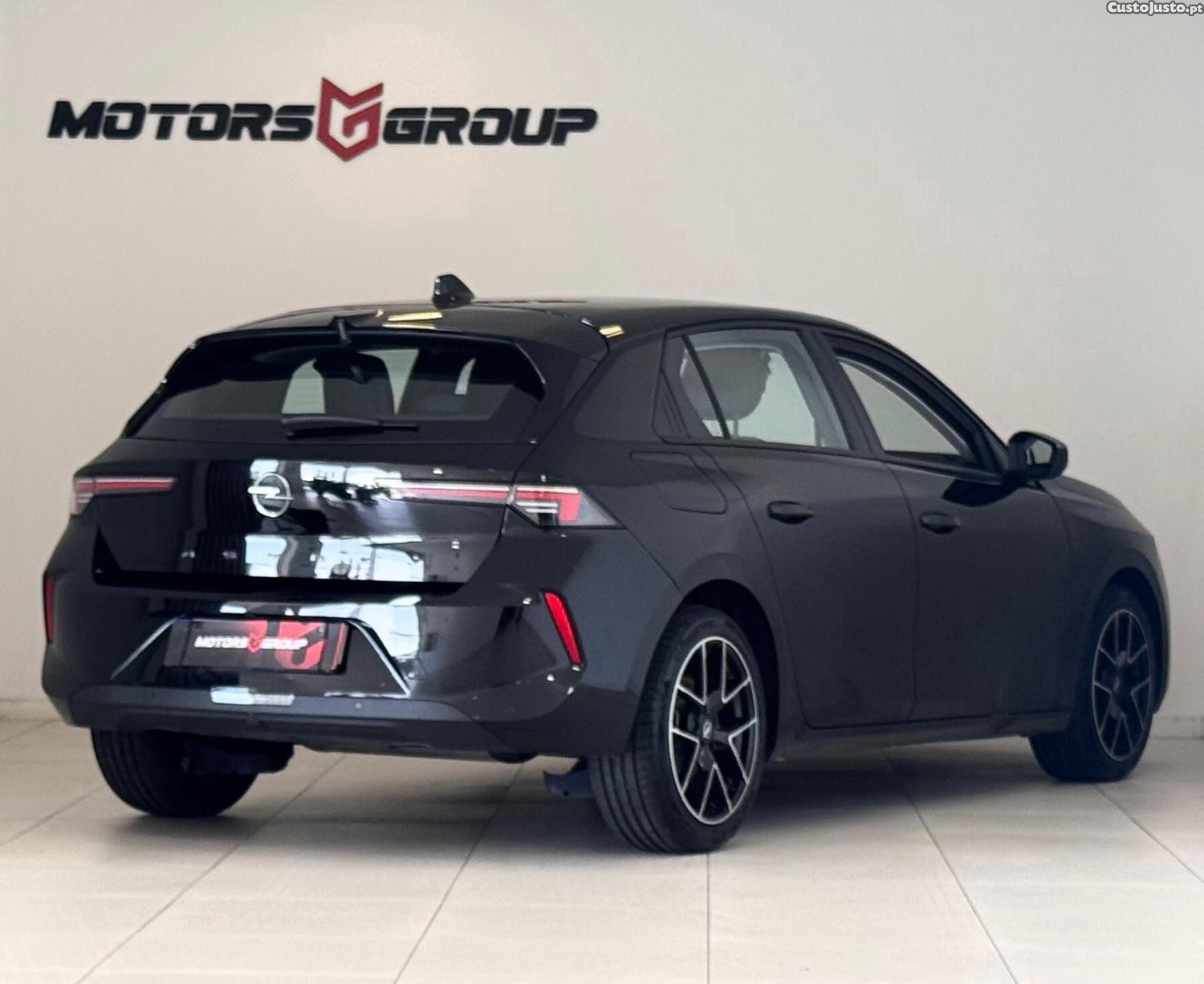 Opel Astra 1.2 T Edition — fotografia 6