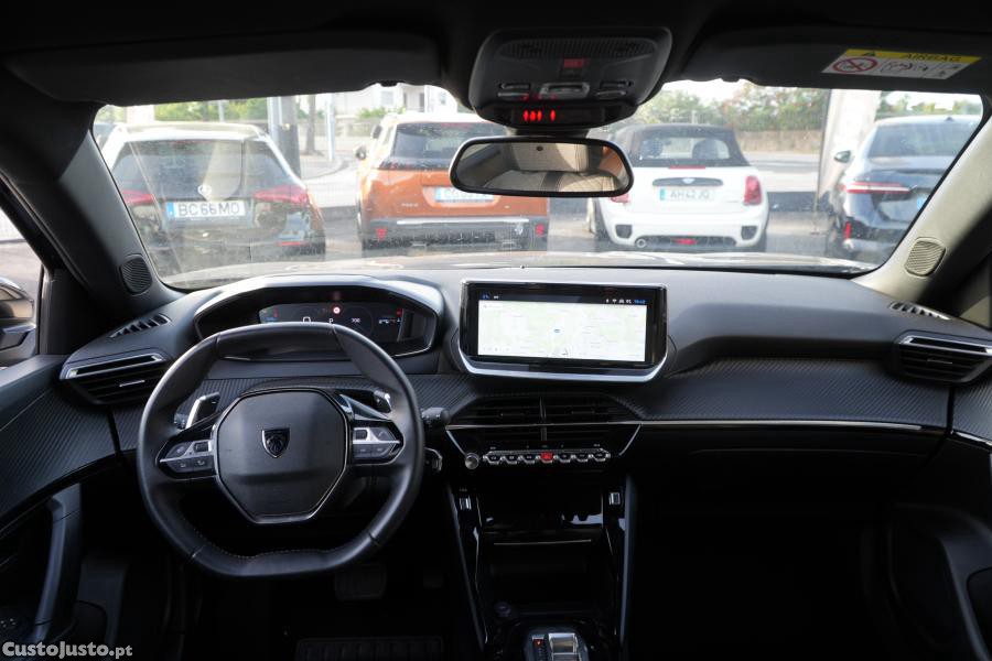Peugeot 2008 PureTech 130 EAT8 Al — fotografia 10
