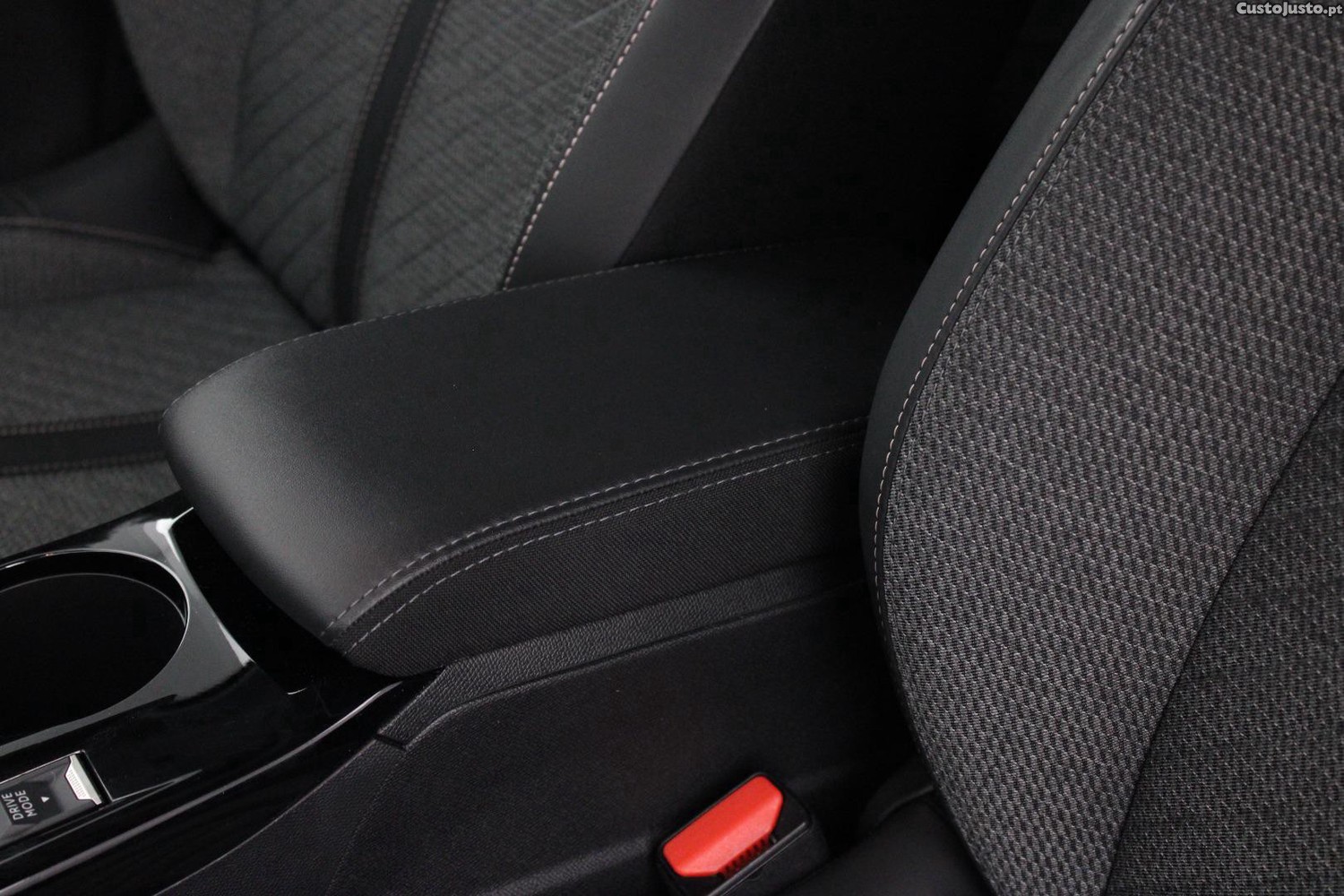 Peugeot 208 1.2 PURETECH ALLURE — fotografia 9