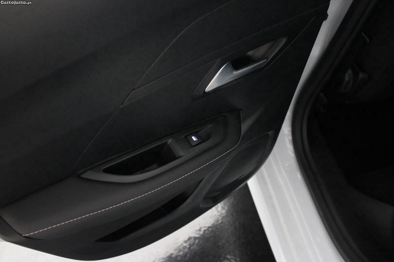 Peugeot 208 1.2 PURETECH ALLURE — fotografia 8
