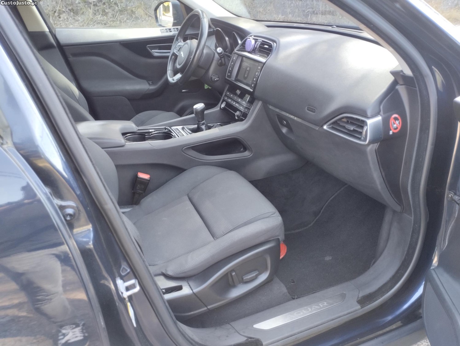 Jaguar F-Pace 2.0 i 4D Prestige - CX. Manual - GPS - Camara Marcha Tras - Classe 1 Portagens - DISTRIBUIÇAO NOVA — fotografia 19