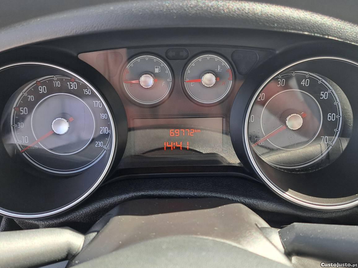 Fiat Punto 1.2 Easy 69 cv Só 69772 kms — fotografia 6
