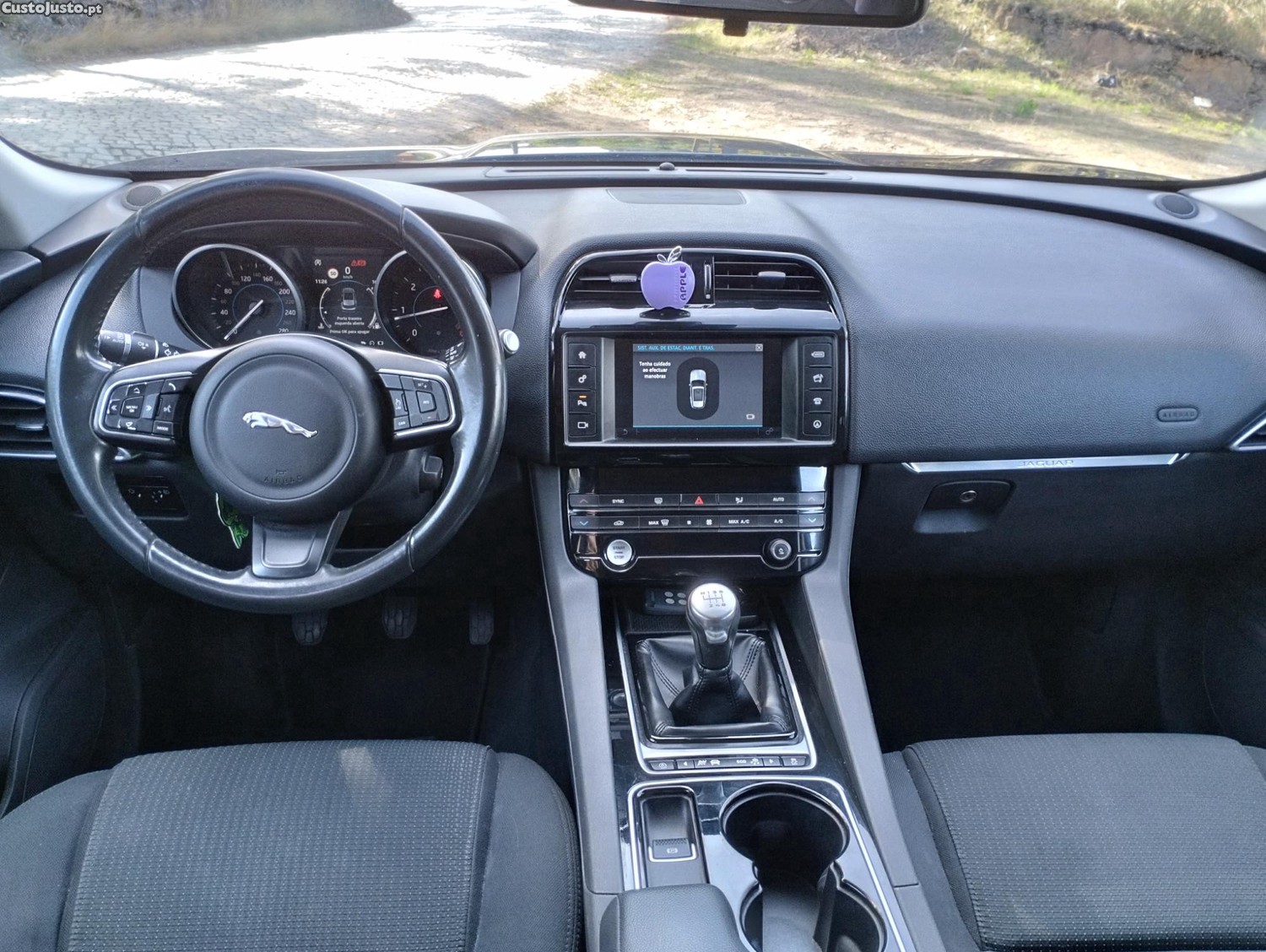 Jaguar F-Pace 2.0 i 4D Prestige - CX. Manual - GPS - Camara Marcha Tras - Classe 1 Portagens - DISTRIBUIÇAO NOVA — fotografia 12