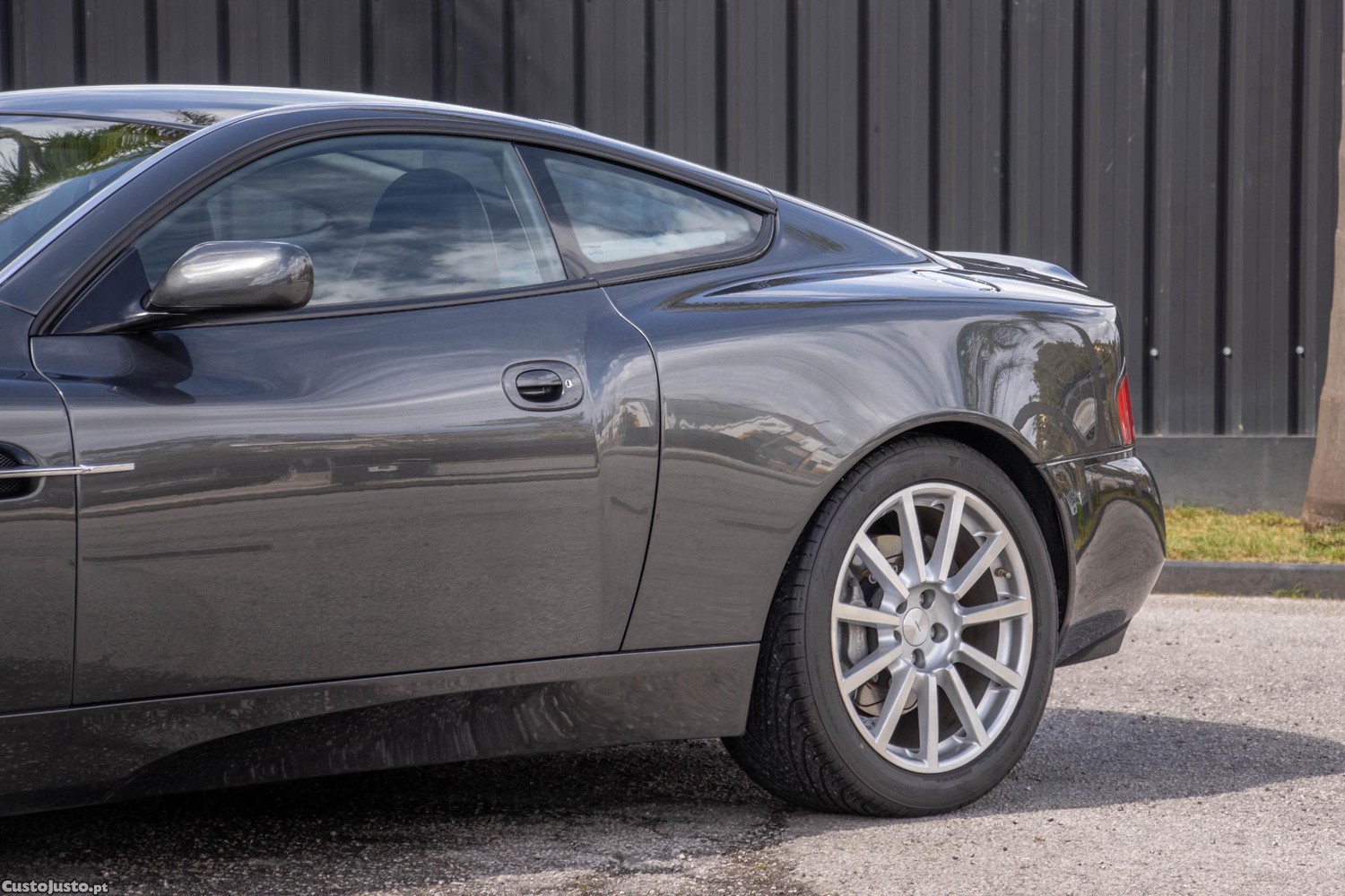 Aston Martin V12 Vanquish S — fotografia 27