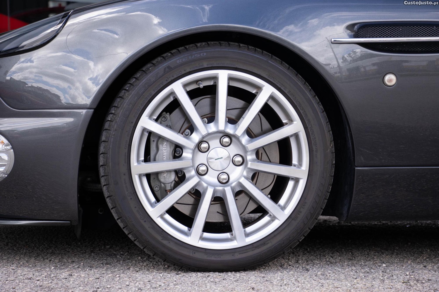 Aston Martin V12 Vanquish S — fotografia 24