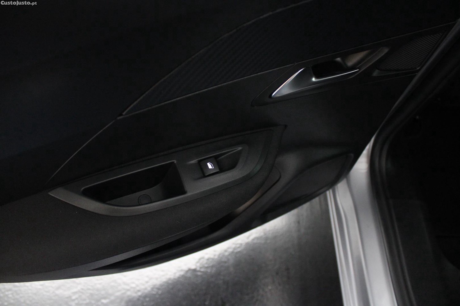 Peugeot 2008 1.5 BHDI ACTIVE — fotografia 7
