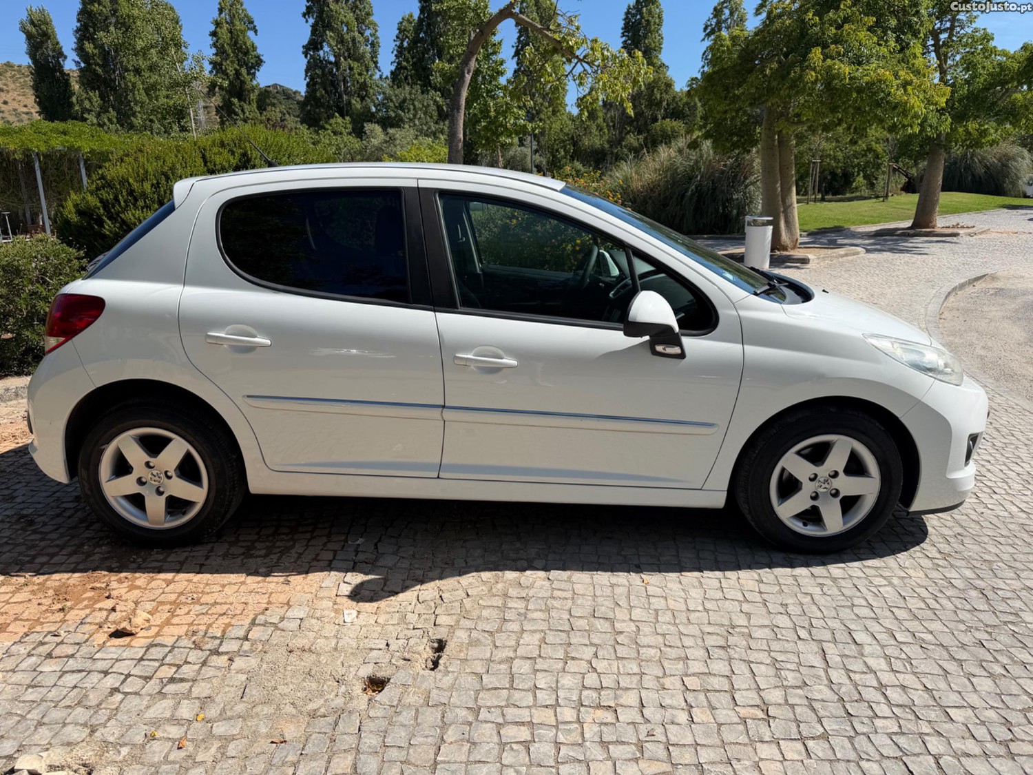 Peugeot 207 1.4 VTI Active — fotografia 6