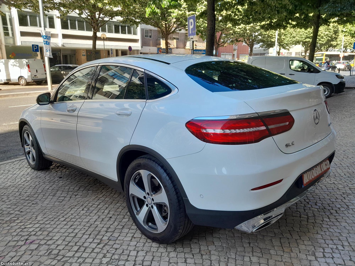 Mercedes-Benz GLC 220 220D 4MaticCoupe — fotografia 3