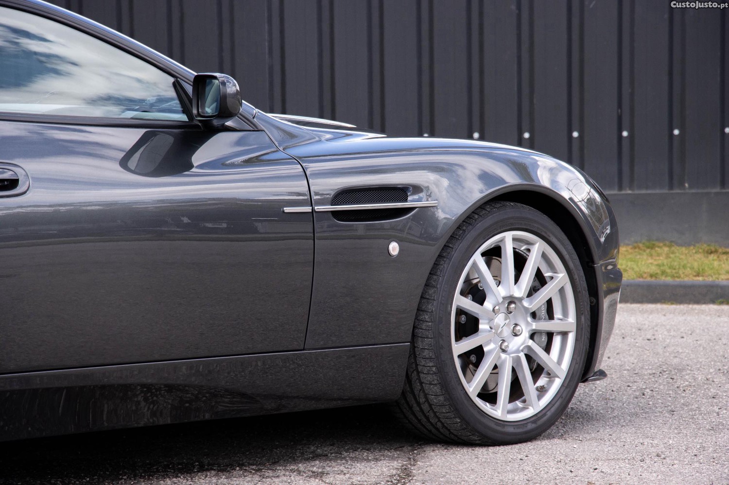 Aston Martin V12 Vanquish S — fotografia 12