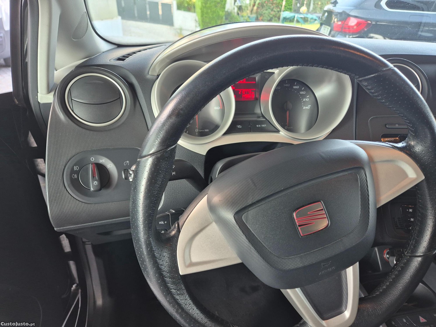 SEAT Ibiza 1.6 sport — fotografia 6