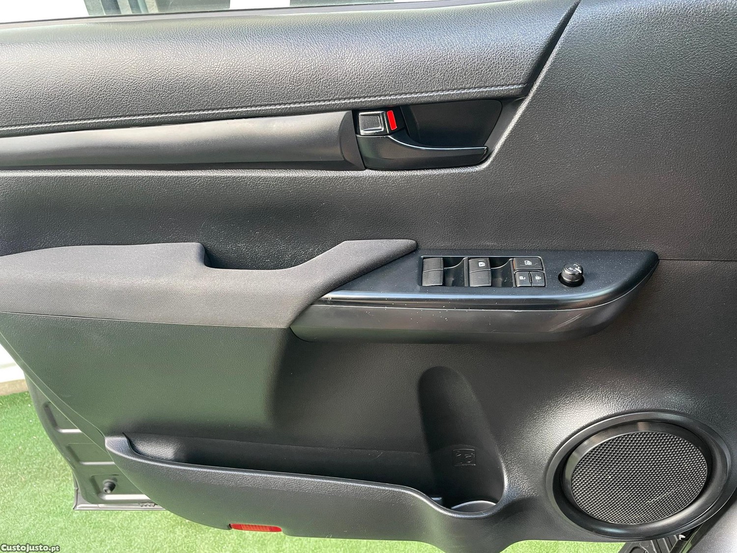 Toyota Hilux 2.4 D-4D 4WD CD CM — fotografia 5