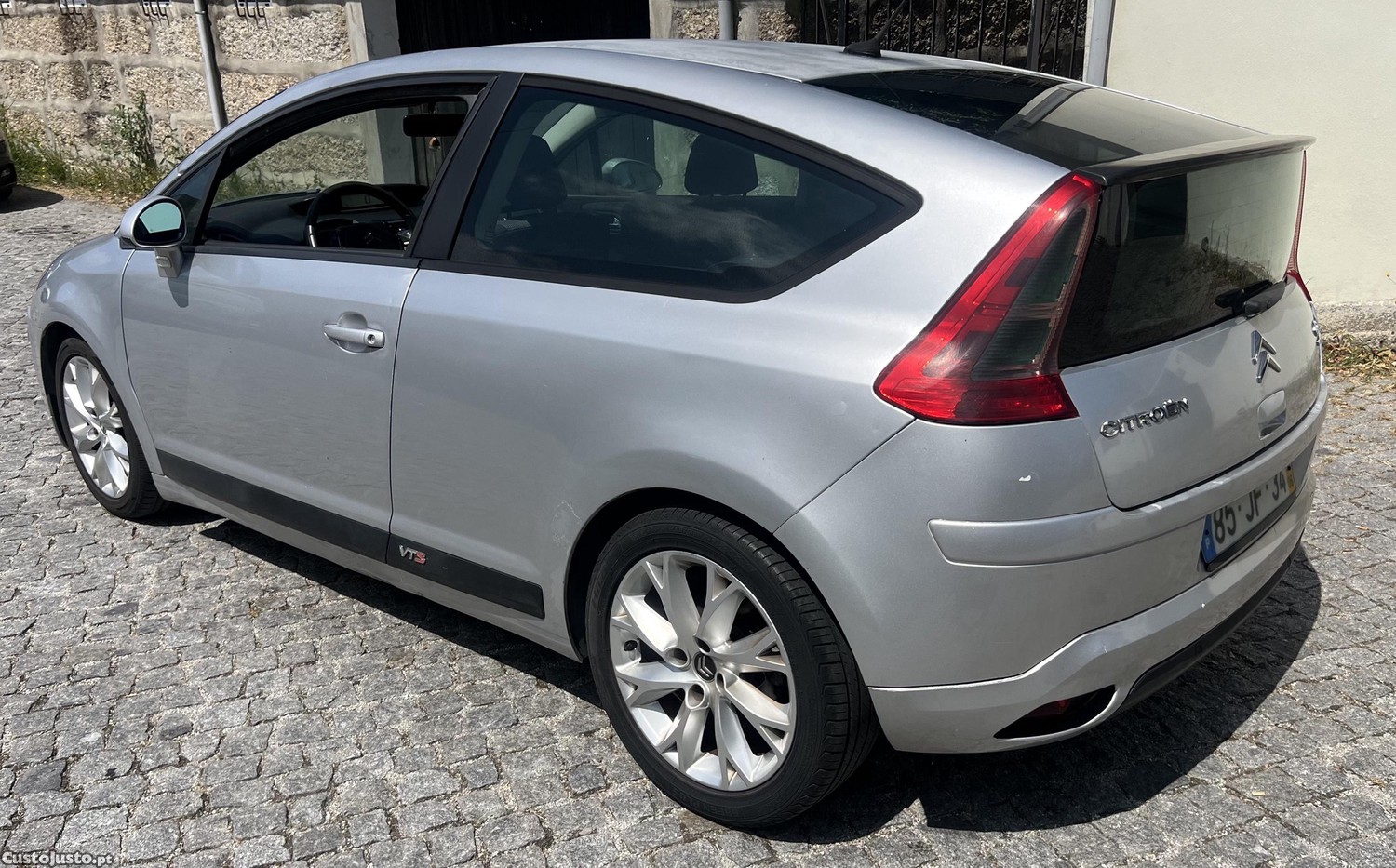 Citroën C4 Coupé 1.6 hdi 2 portas 5 lugares — fotografia 3