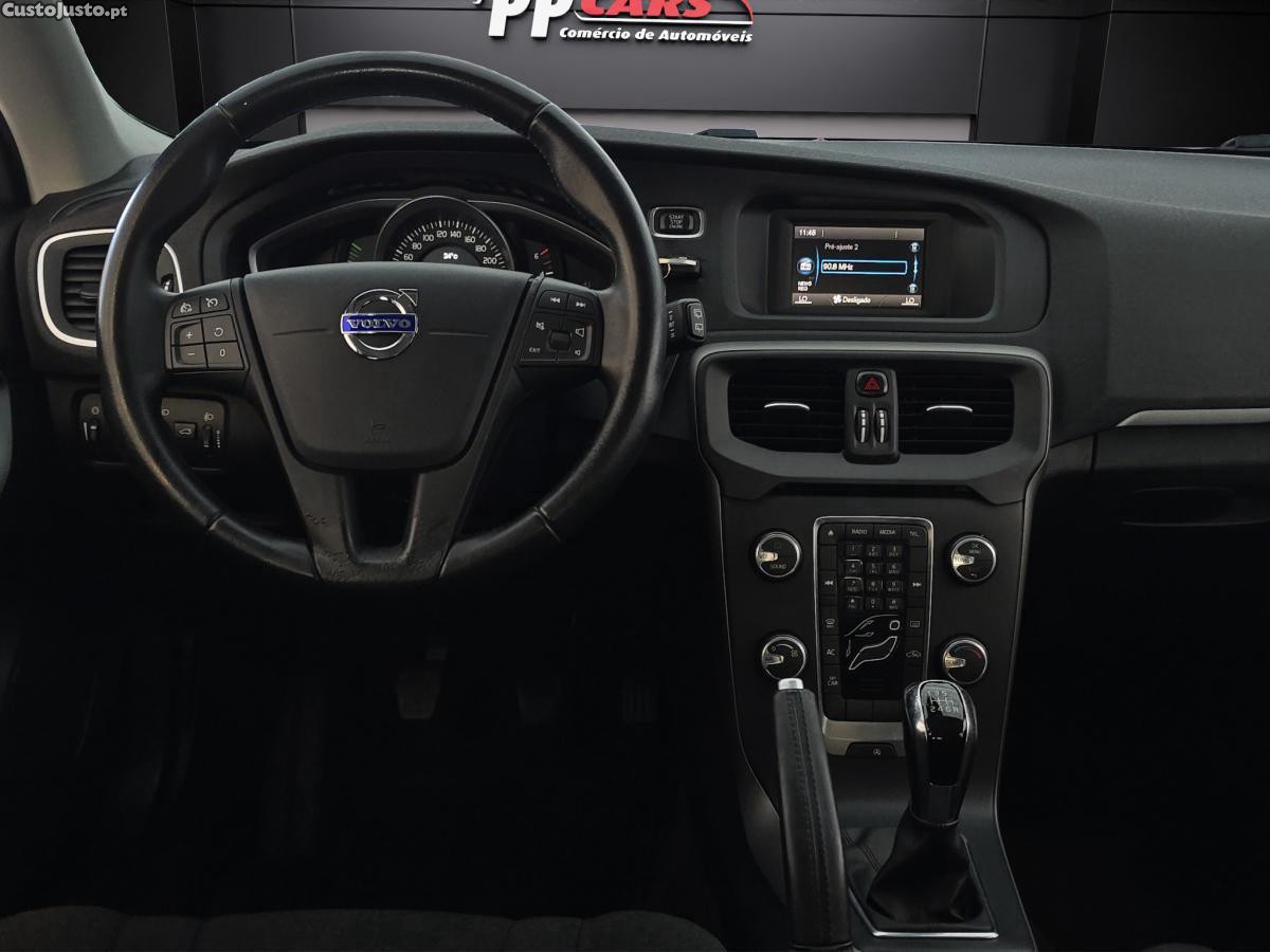 Volvo V40 2.0 D2 Momentum NACI — fotografia 16