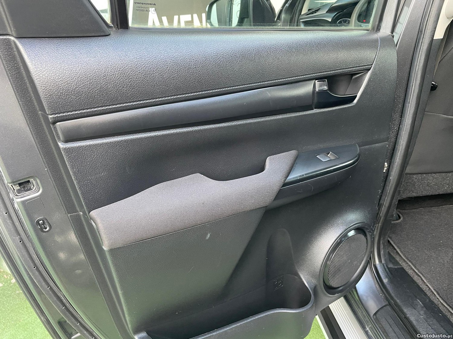 Toyota Hilux 2.4 D-4D 4WD CD CM — fotografia 4