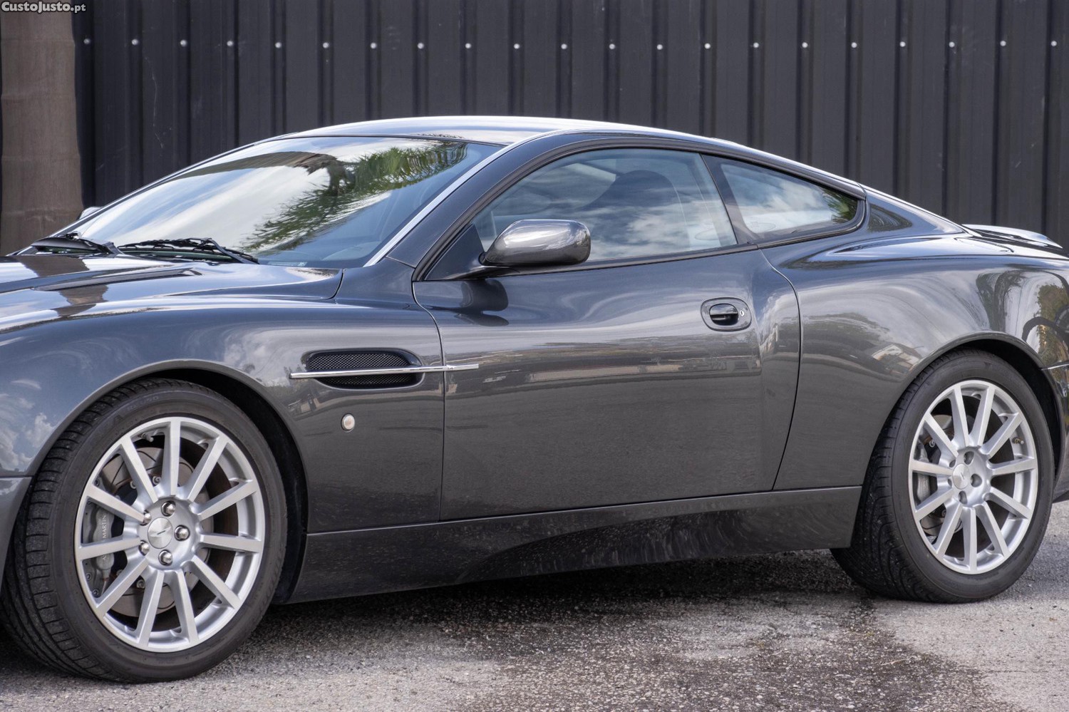 Aston Martin V12 Vanquish S — fotografia 26