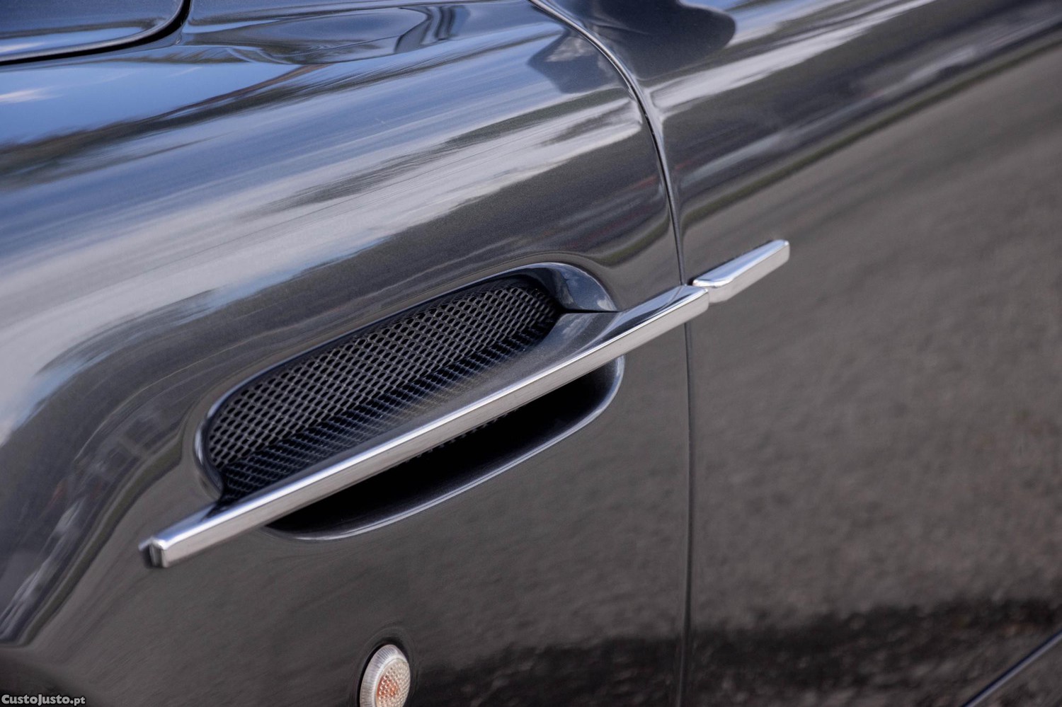 Aston Martin V12 Vanquish S — fotografia 18