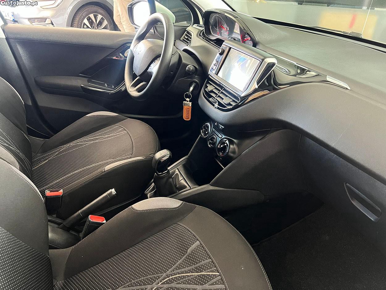 Peugeot 208 1.6 BlueHDi Active — fotografia 9