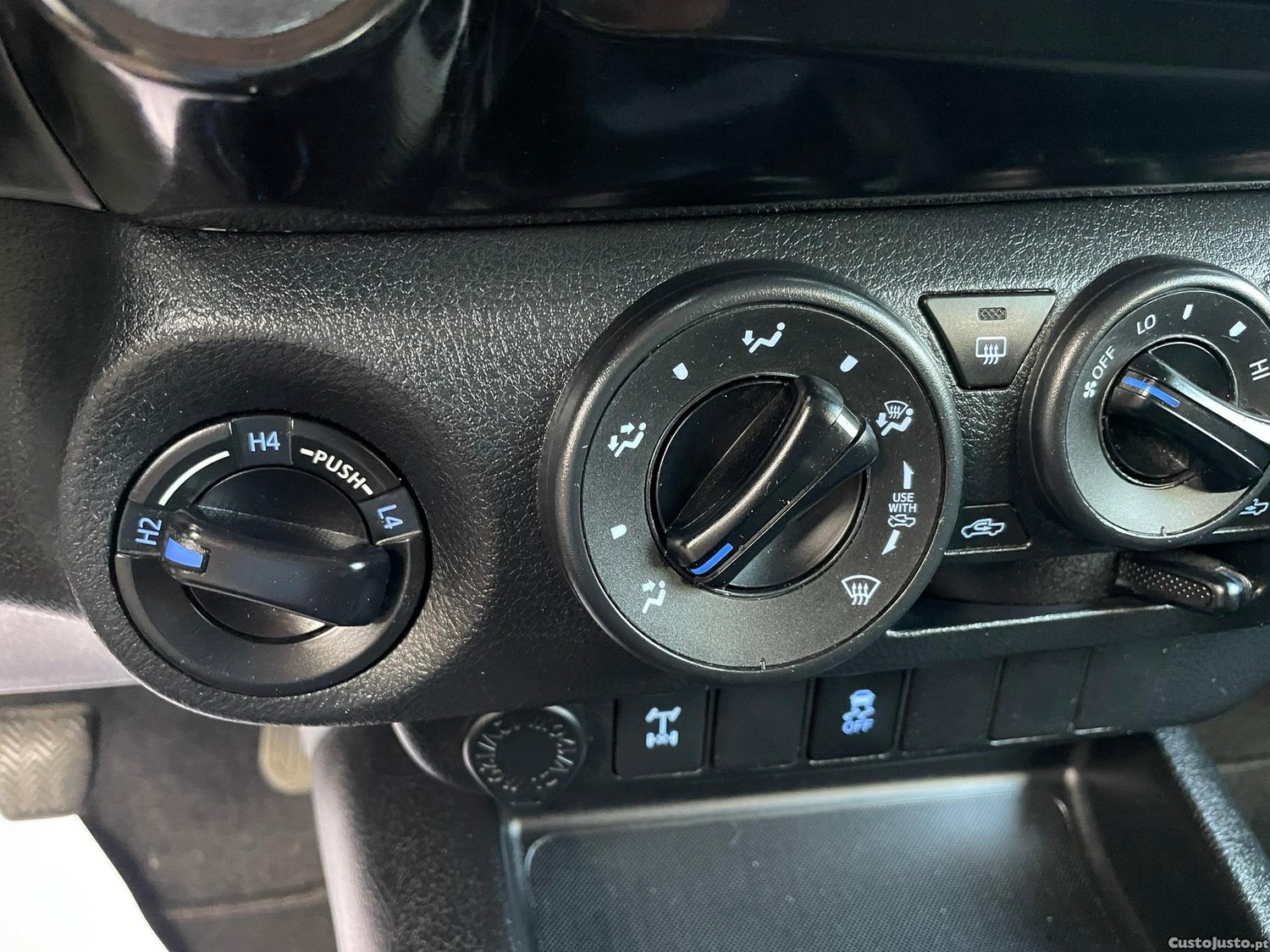 Toyota Hilux 2.4 D-4D 4WD CD CM — fotografia 9