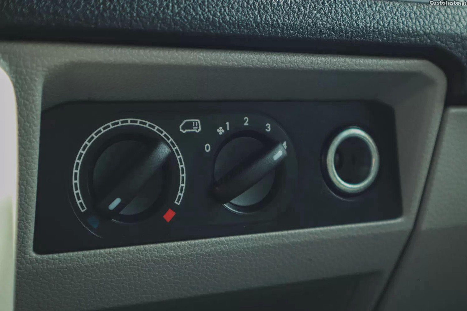 Volkswagen Transporter 2.0 tdi longa 9 lug — fotografia 3