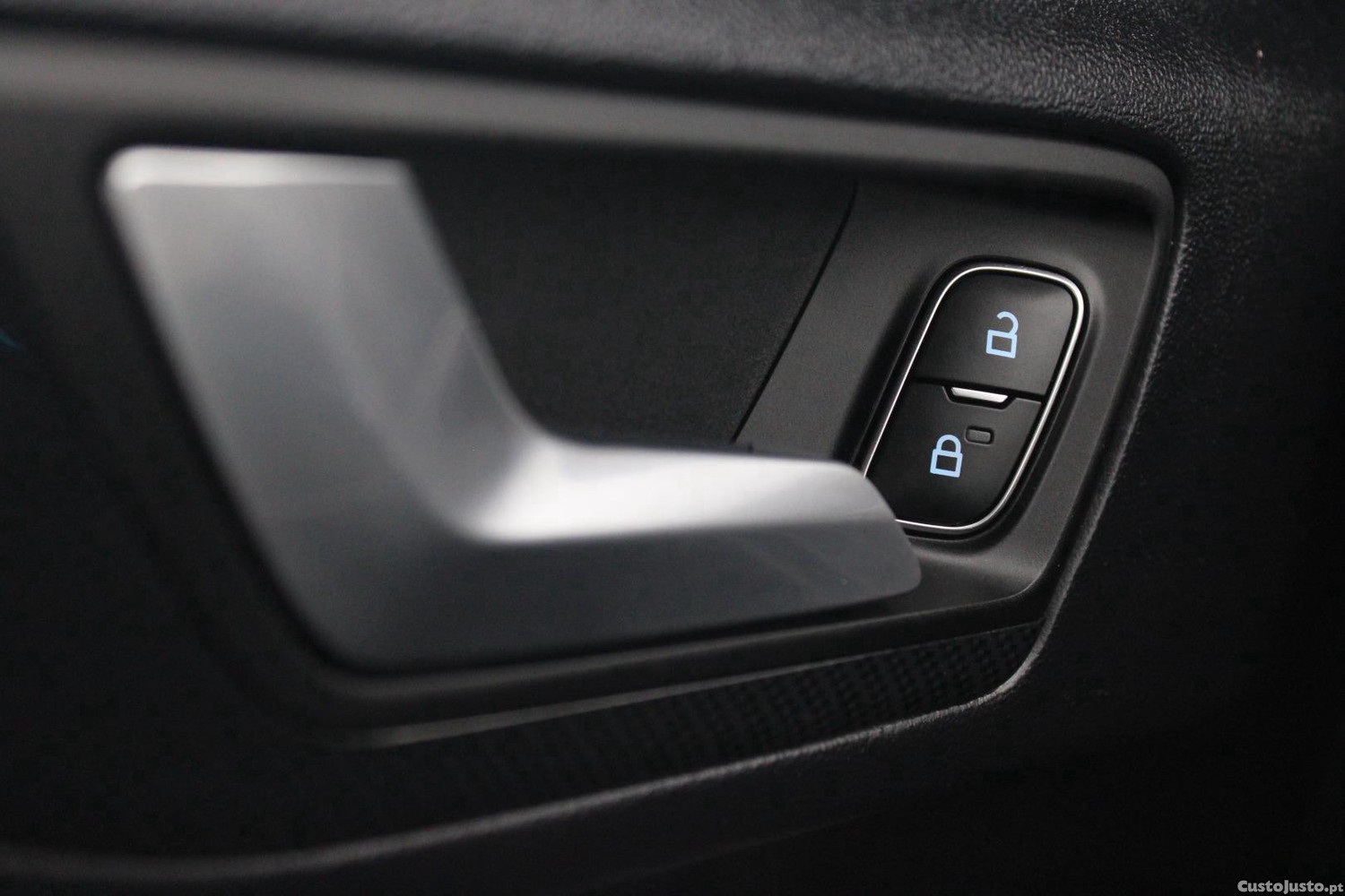 Ford Focus 1.0 ECOBOOST ST-LINE — fotografia 11