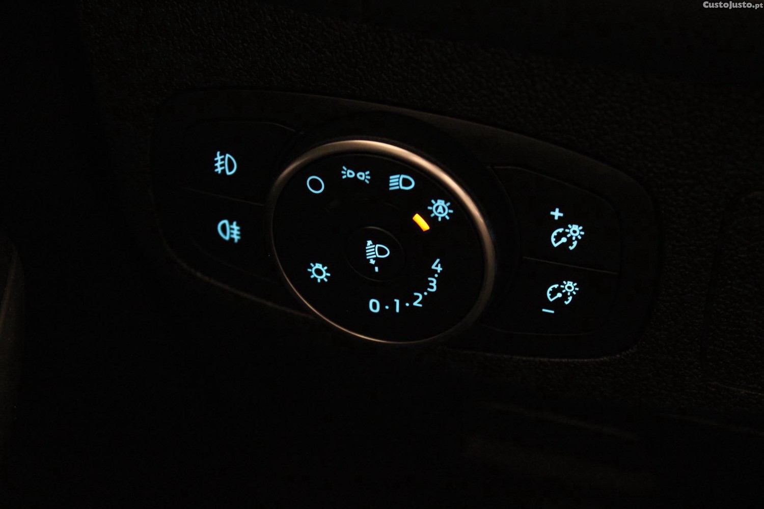 Ford Focus 1.0 ECOBOOST ST-LINE — fotografia 12
