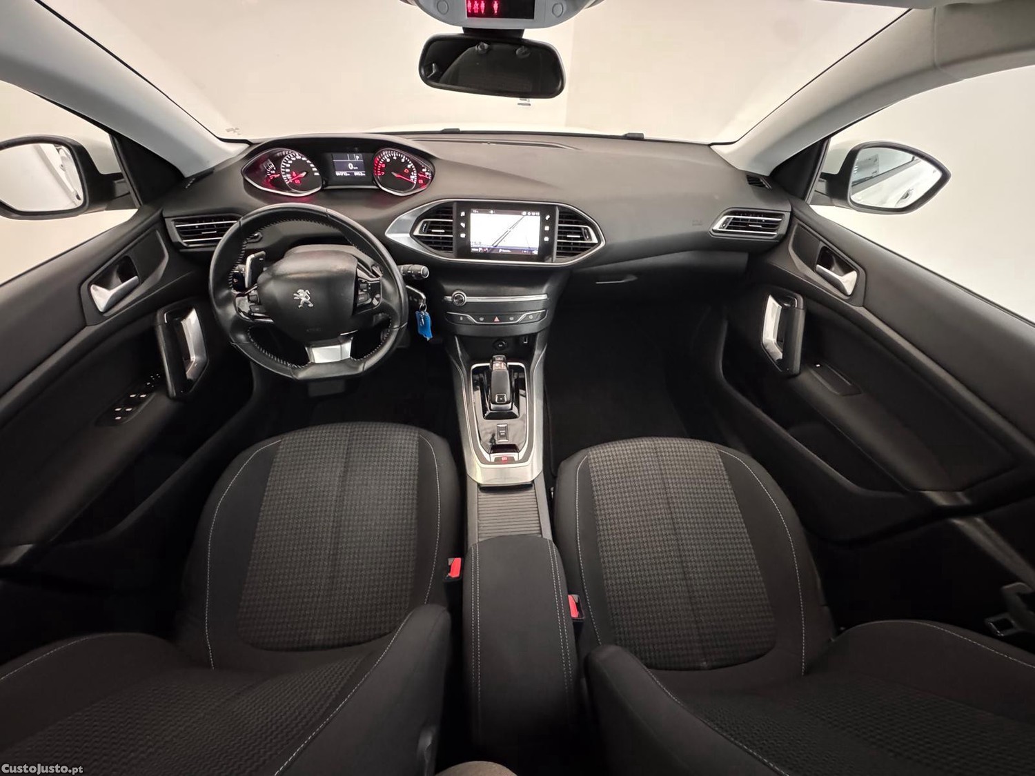 Peugeot 308 1.2 PureTech Allure EAT8 — photo 5
