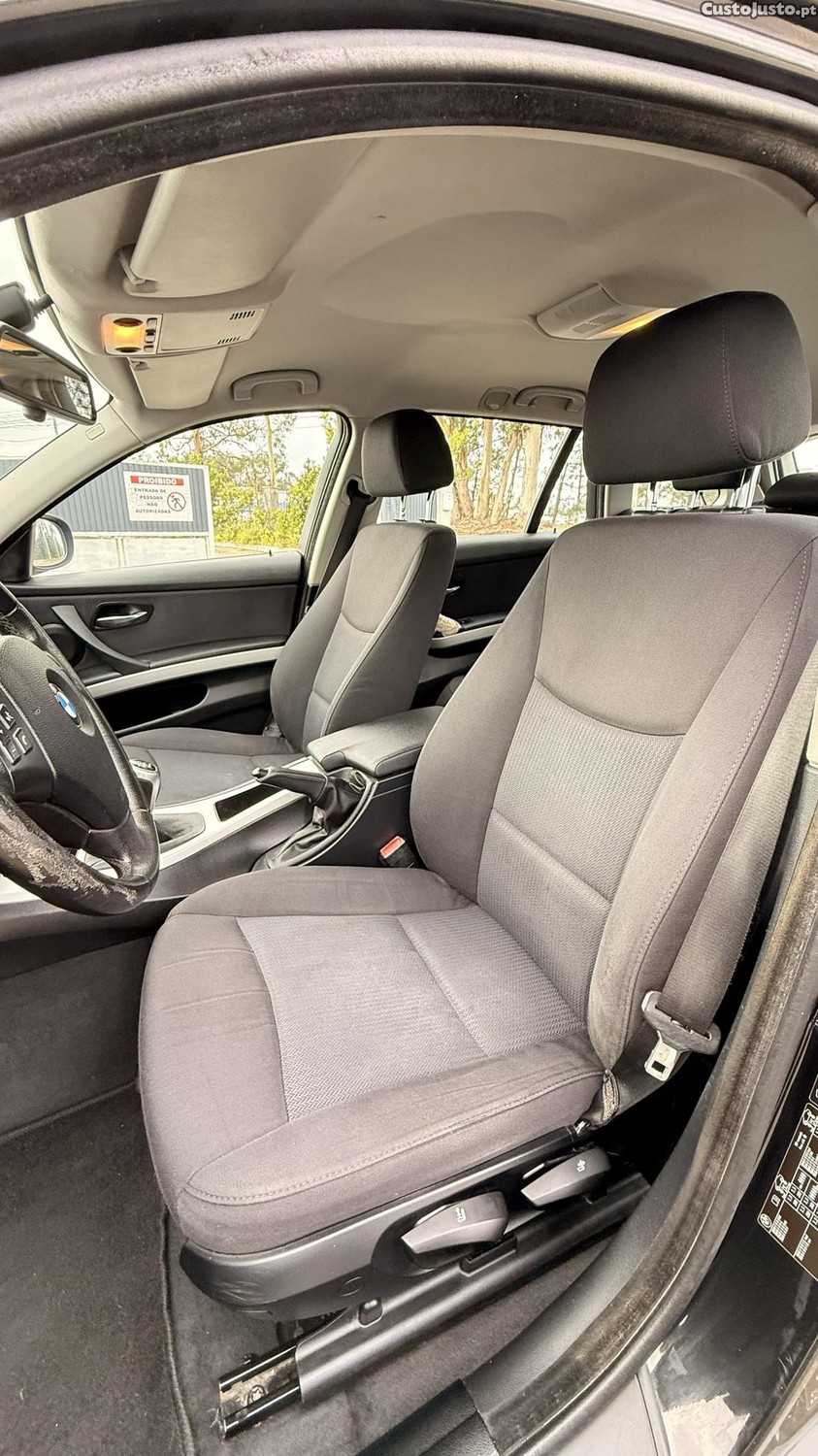 BMW 318 D Touring de 2009 — fotografia 5