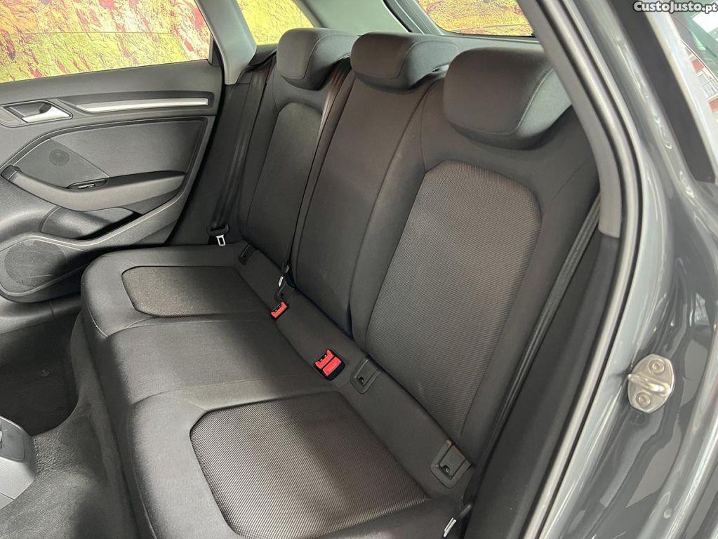 Audi A3 Sportback 1.0 TFSI — fotografia 2