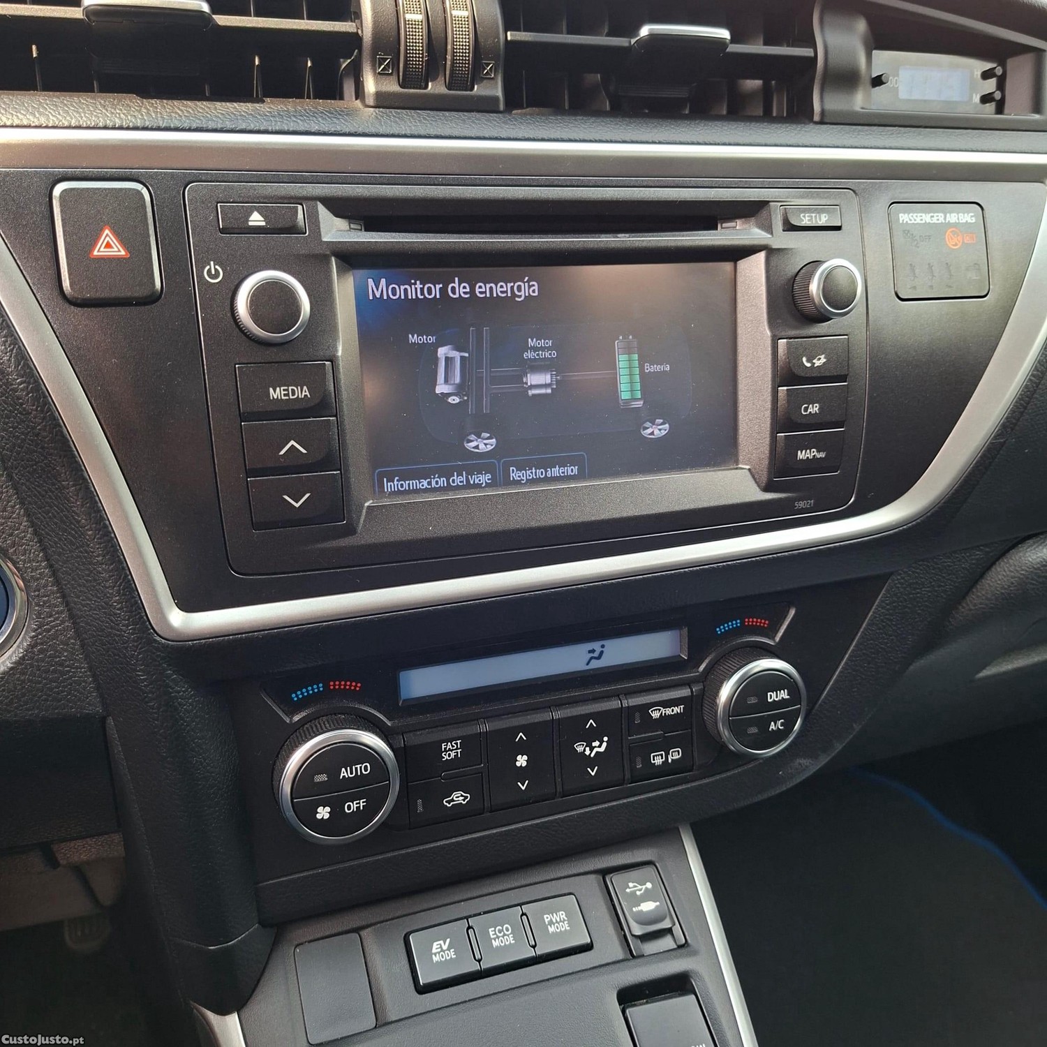 Toyota Auris 1.8 HSD Exclusive — fotografia 9