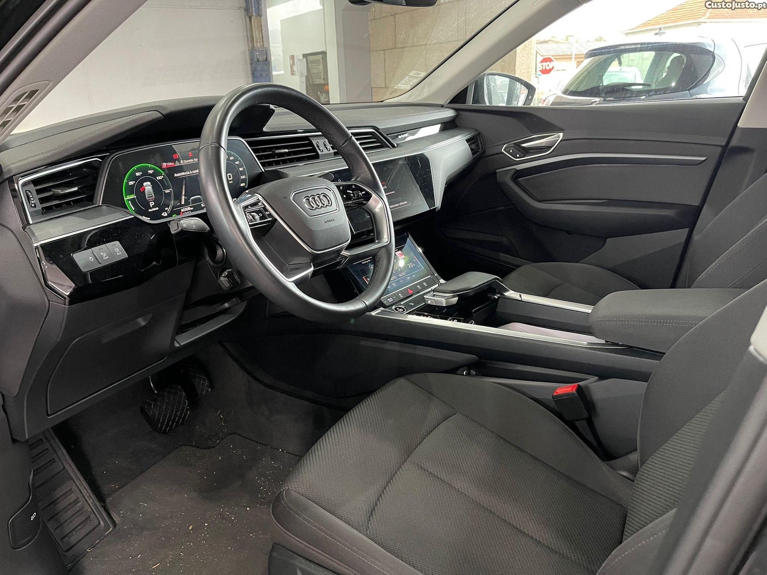 Audi Q8 e-Tron Sportback 55 quattro S line — fotografia 7