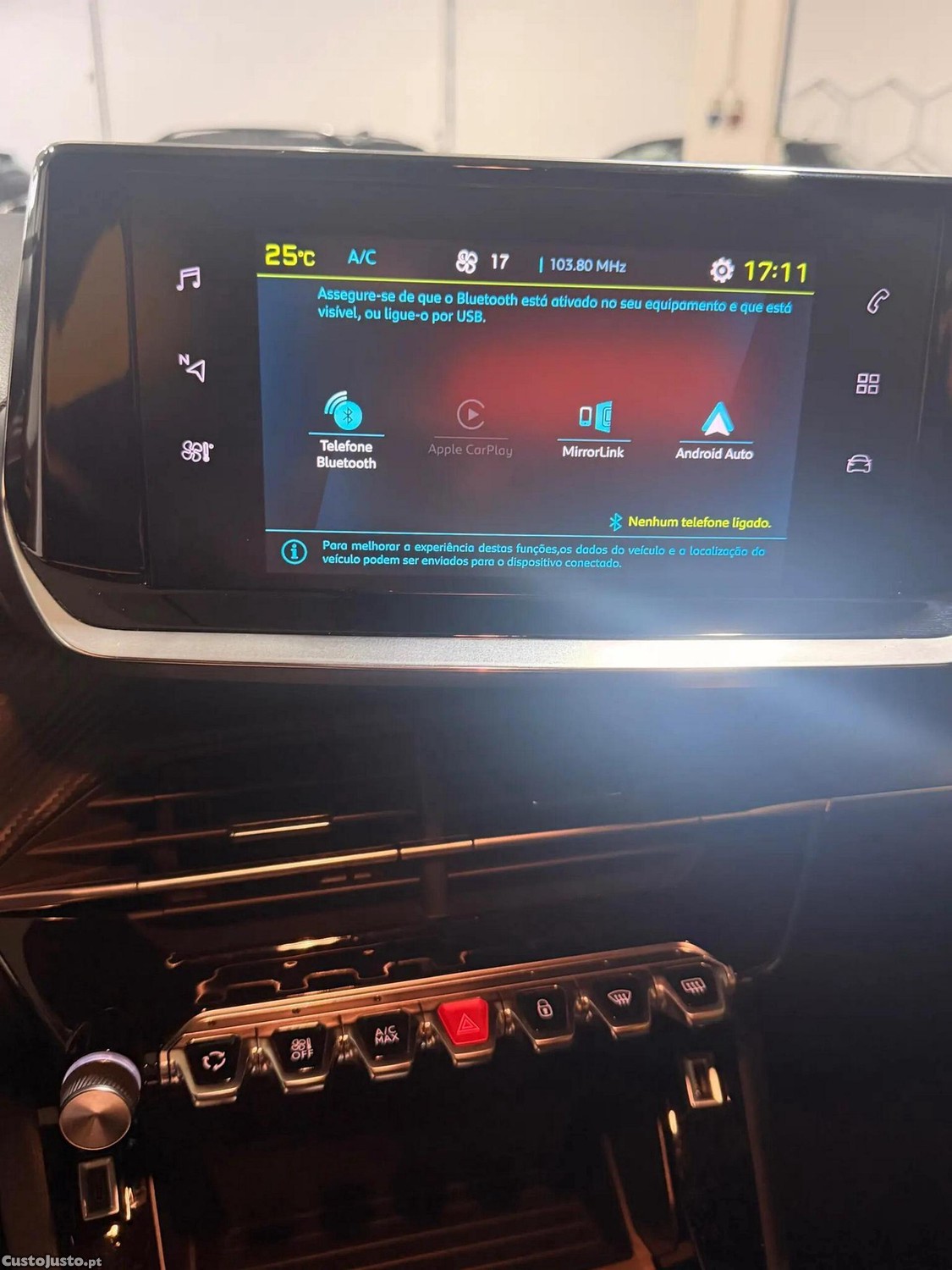 Peugeot e-2008 50 kWh Active Pack — fotografia 4