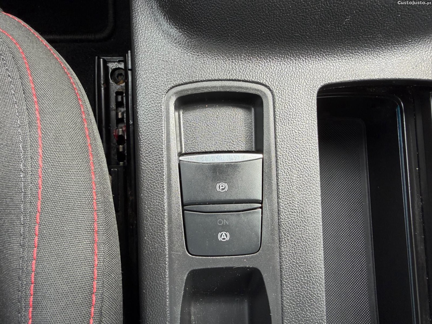 Ford Focus SW 1.0 EcoBoost MHEV ST-Line — fotografia 4