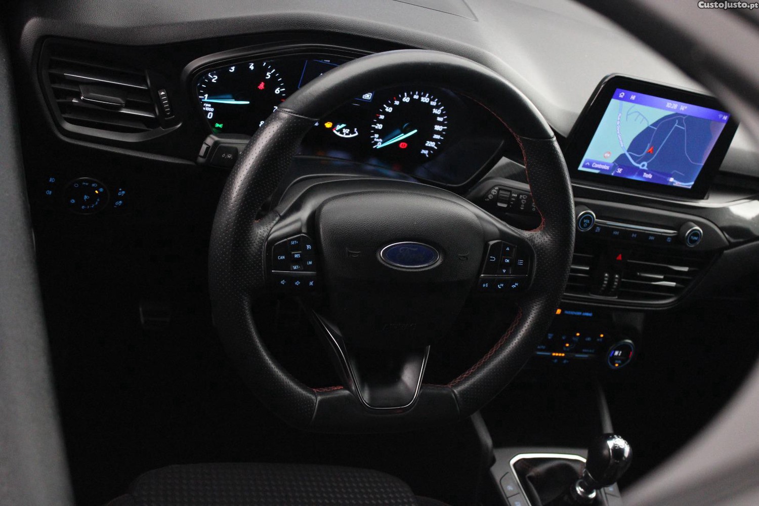 Ford Focus 1.0 ECOBOOST ST-LINE — fotografia 6