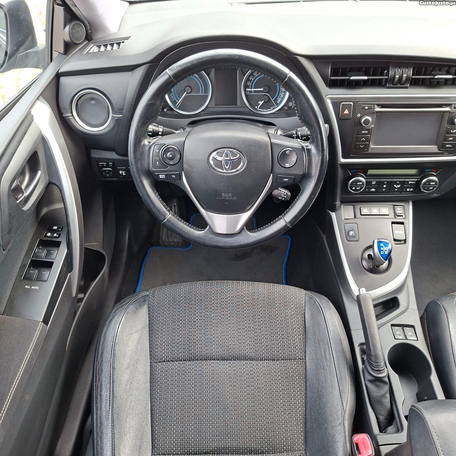 Toyota Auris 1.8 HSD Exclusive — fotografia 16